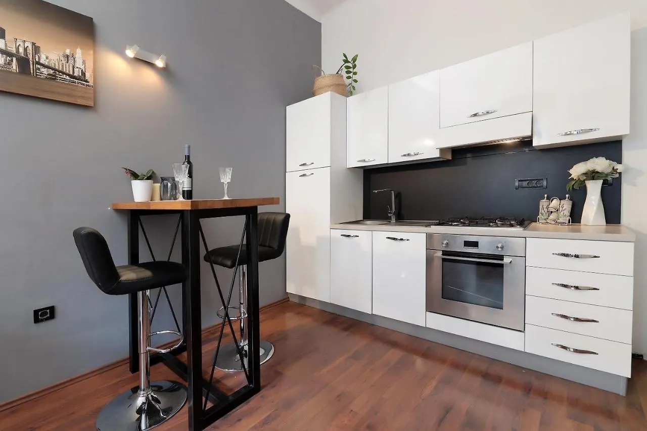 Nikas Rijeka Apartment